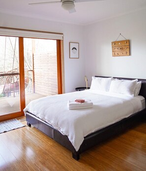 4 bedrooms, iron/ironing board, cots/infant beds, WiFi