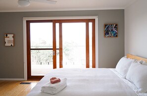 4 bedrooms, iron/ironing board, cots/infant beds, WiFi - Wai~Tai Torquay Family Abode (Torquay)