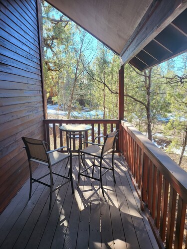 Cool Mountain Escape, Spacious Pinetop Cabin+Decks