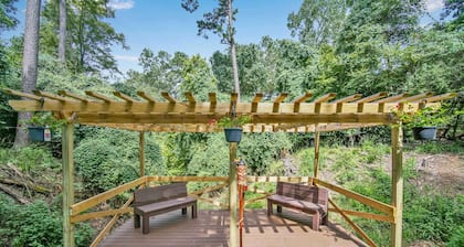 Coldspring Cottage < 1 Mi to Lake Livingston!