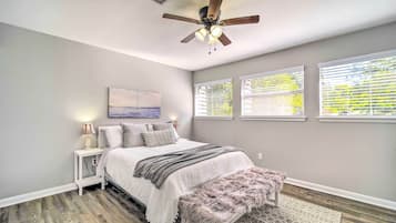 2 chambres, bureau, fer et planche à repasser, lit parapluie