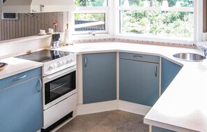 Fridge, microwave, dishwasher, cookware/dishes/utensils