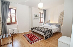 3 habitaciones, wifi gratis y ropa de cama