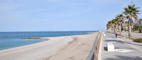 Plage à proximité, pêche sur place