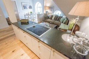 Unclassified image, 2 of 45, button