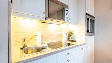 Refrigerador, microondas, horno, placa de cocina