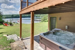 Terrace/patio - Beautiful waterfront cottage (Labelle)