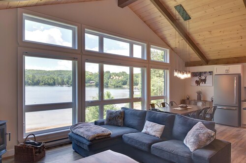 Beautiful waterfront cottage
