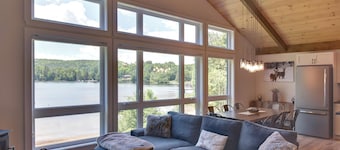 Beautiful waterfront cottage