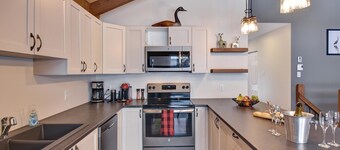 Beautiful waterfront cottage