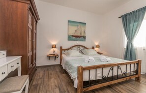 5 chambres, lit parapluie, Wi-Fi gratuit, draps fournis