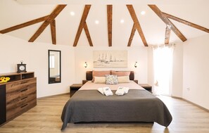 4 bedrooms, in-room safe, free WiFi, bed sheets