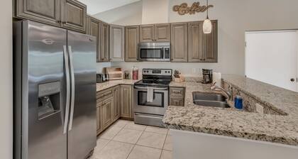 Soak up Paradise and Relax in Heated Pool/Spa Home surrounded by Happy Wildlife