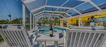 Soak up Paradise and Relax in Heated Pool/Spa Home surrounded by Happy Wildlife