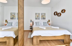 2 bedrooms, travel cot, free WiFi, bed sheets - Stunning home in Harina Zlaka (Harina Zlaka)