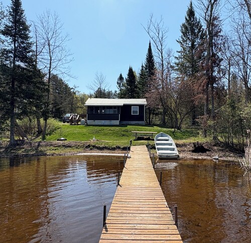 Pets & kid Friendly ,direct access to ATV& snow trails, private dock