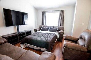 5 slaapkamers, een bureau, een strijkplank/strijkijzer, wifi