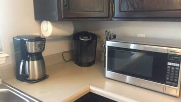 KylskÄp, mikrovÄgsugn, ugn och spishÀll