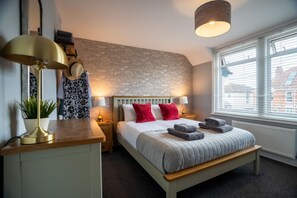 4 bedrooms, desk, iron/ironing board, WiFi