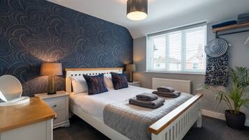 4 bedrooms, desk, iron/ironing board, free WiFi