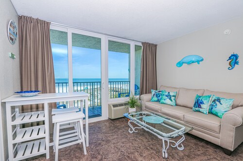 Breathtaking Waterfront Studio! Enjoy Beach Waves from your Balcony!