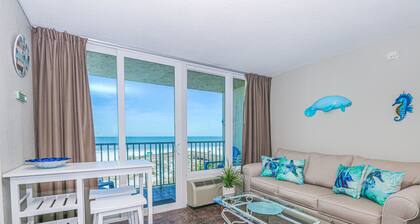 Breathtaking Waterfront Studio! Enjoy Beach Waves from your Balcony!