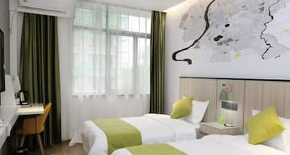 Vatica Hotel Anqing Wuyue Square Boai Hospital