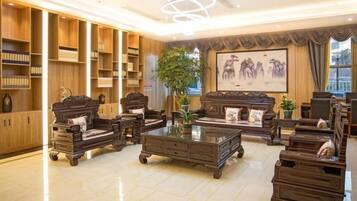 المنشأة من الداخل