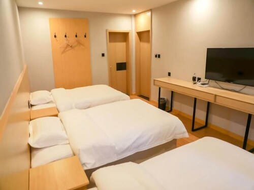 Shell Inner Mongolia Wulanhaote Xing'an Street People's Hospital Hotel