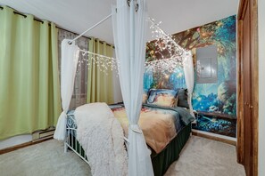 2 bedrooms, travel cot, free WiFi, bed sheets