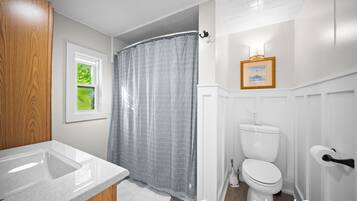 Kylpyamme, pyyhkeet, vessapaperi