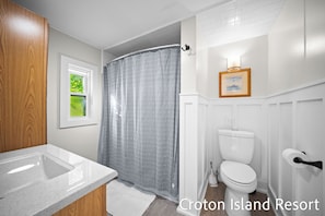 Bathtub, towels, toilet paper