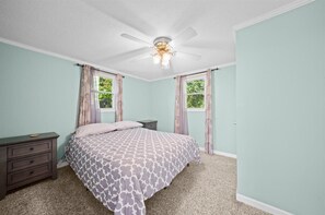 4 bedrooms, free WiFi, bed sheets - River Front Home with Amazing views and a shared private island! (Newaygo)