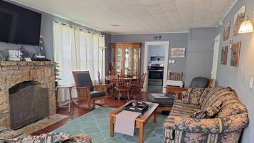 TV, fireplace, DVD player, books