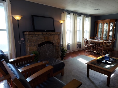 TV, fireplace, DVD player, books. Renovated Bungalow with Cozy Gas Fireplace