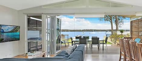 Smart TV, table football, stereo