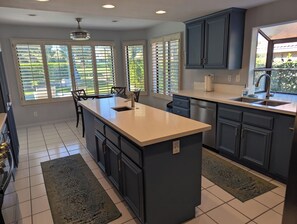 Fridge, microwave, oven, stovetop - Spacious home in Avondale Golf Club. Available May 1st 2025! (Palm Desert)