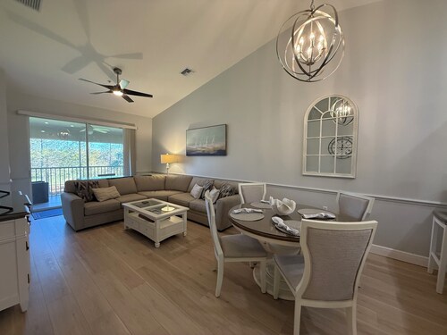 Gorgeous Newly Furnished Condo in Gated Golf Course of Stoneybrook