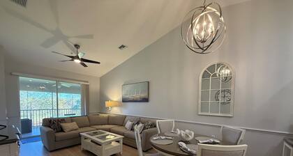 Gorgeous Newly Furnished Condo in Gated Golf Course of Stoneybrook