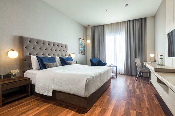 Room, 1 King Bed, Non Smoking, Bathtub