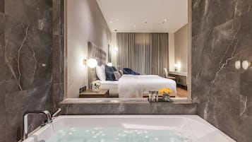 Habitación, 1 cama de matrimonio grande, no fumadores, bañera | Baño | Artículos de higiene personal gratuitos, secador de pelo y zapatillas
