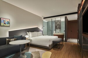 Habitación estándar | Minibar (con algunos artículos gratuitos), caja fuerte, cortinas opacas