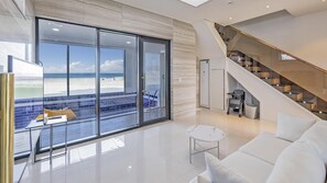 Basic Room, 2 Bedrooms (E5) | 2 bedrooms, free WiFi - Pohang The Elite Kids Pool Villa (Pohang)