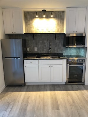 Refrigerador, microondas, horno, placa de cocina