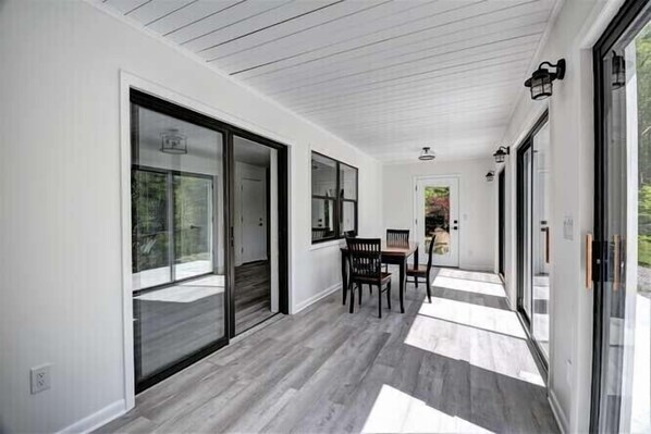 Sun room in the apartment 