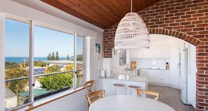 Pet Friendly, Walk to One Mile Beach, Forster