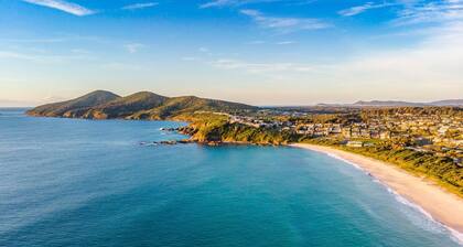 Pet Friendly, Walk to One Mile Beach, Forster