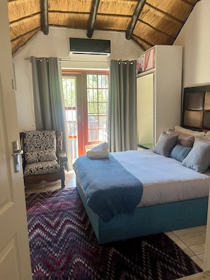 6 bedrooms, iron/ironing board, Internet, bed sheets