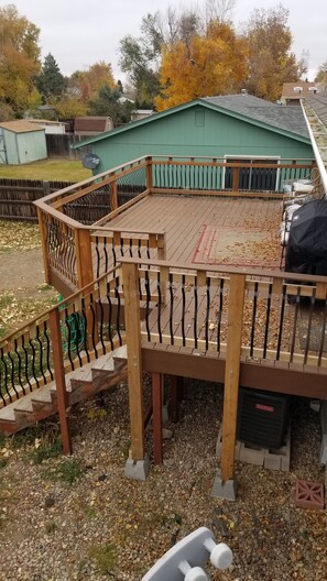 Property grounds - Great location, home in Golden with mountain views (Golden)