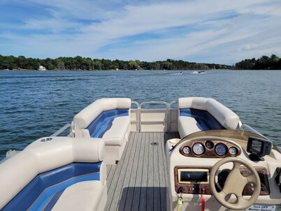 Fish Lake Escape with Hot Tub & Pontoon Rental